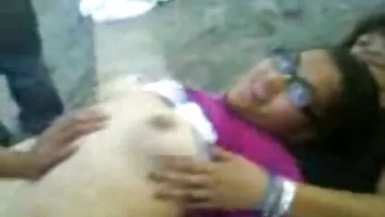 غیر روایتی جنسی تعلقات کے سکس جدید اچ دی عاشق نے مقعد میں فالس لے لیا۔
