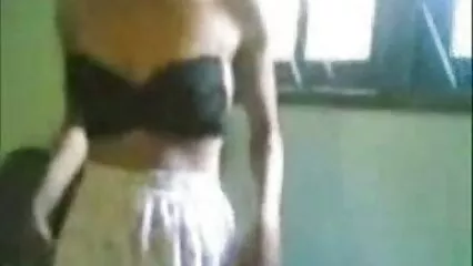 ایک پاگل عضو تناسل فیلم سوپر جدید پر چھید نپلوں کے ساتھ برہنہ۔