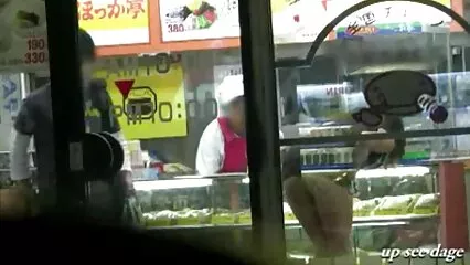 محبوب اپنے سکس زوری جدید معشوق کے رکن پر بیٹھتا ہے.