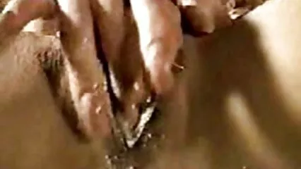 وہ اپنے چوزے سکس جدید مامان کو پچھواڑے میں سخت فالوس سے چودنے کی کوشش کرتا ہے۔