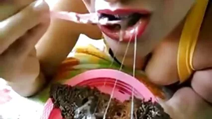 ترچھی خوبصورتی تندہی فیلم سینمایی پورن جدید سے اپنے بوائے فرینڈ کی ہوس میں مبتلا ہو جاتی ہے۔