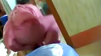 عضو تناسل پر ایک خاص نوزل ​​کتیا کو سختی سے چودنے میں مدد فیلم سکسی جدی کرتی ہے۔