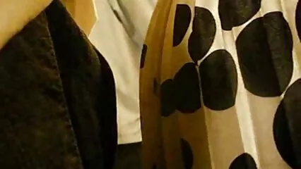 بڑی گدی سکیس جدید shalashovka erotically ایک آدمی کے ساتھ fucks.