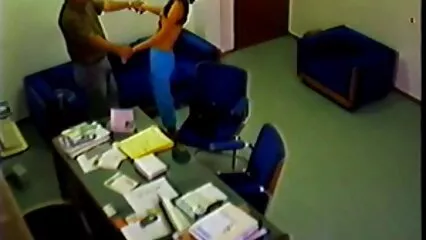 ایک تنگ آنکھوں والی کتیا نے اپنی بلی کو فرش پر ڈلڈو کے ساتھ سجا کلیپ سکسیایرانی جدید دیا۔