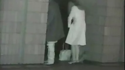 ایک مضبوط آدمی نے پچھواڑے میں ایک پتلی کو کامیابی سے سکس جدید کیفیت بالا چدایا۔