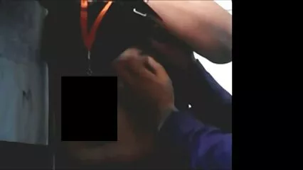 ہونٹ چھیدنے کے ساتھ ایک سنہری نے لڑکے کو بلو انجمن کیر تو کس جاب سے خوش کر دیا۔