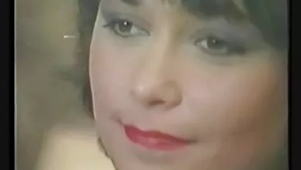 ایک دانت والی خوبصورتی اپنے پریمی سکس التا اوشن جدید میں بھاگی اور ایک orgasm کا تجربہ کیا۔